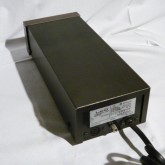 電源部背面です。ACケーブルは着脱できません。