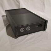 電源部と本体部は専用ケーブルで接続します。