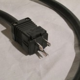 コンセントコネクターは FURUTECH FI-15M(R) です。