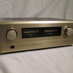 Accuphase E-305 integrated stereo amplifier