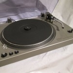 Technics SL-1700 semi-automatic record player