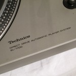 Technics SL-1700 semi-automatic record player