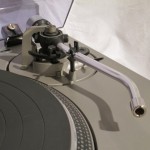 Technics SL-1700 semi-automatic record player