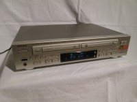 TEAC のツインドライブ・CDレコーダーです。