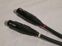 XLR コネクターは Neutrik NC3FX-B です。