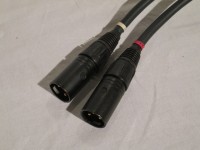 XLR コネクターは Neutrik NC3MX-B です。