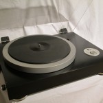 MICRO DD-8z record player (tone-arm less))