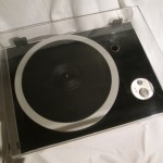 MICRO DD-8z record player (tone-arm less))