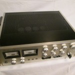 Accuphase E-202 integrated stereo amplifier