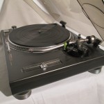 Technics SL-1200mk4 analog disc player