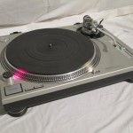 Technics SL-1200mk2 analog disc player