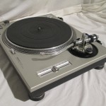 Technics SL-1200mk2 analog disc player