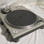 Technics SL-1200mk2 analog disc player