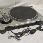 Technics SL-1200mk2 analog disc player