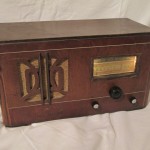 Royal (Harasaki Radio MFG.) model-255 tube radio