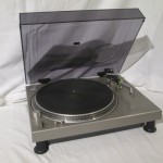 Technics SL-1200 analog disc player