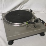 Technics SL-1200 analog disc player