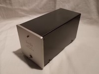 製品外観に目立つダメージなどがありません。