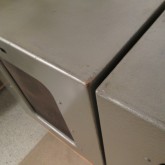 角部には些細なダメージがあります。