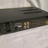 背面部です。ACケーブルは着脱可能です。