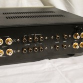 主要入出力端子は高級タイプを採用しています。