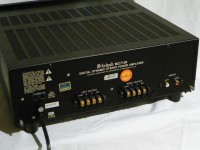 McIntosh伝統のスピーカーターミナルは裸線か Y-lug でご使用ください。