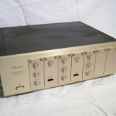 Accuphase のチャンネルデバイダー、アナログ最終モデルです。