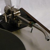 Fedility Research 64S です。ortofon SPU を使用可能な高精度アームとして人気の製品です。