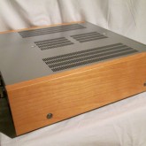 製品は全体的に傷などもなく非常に良い状態です。