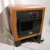 製品背面です。入出力端子があります。