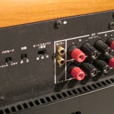 入力は RCA とスピーカー入力が選べます。