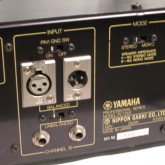 入力は balance(XLR) と unbalance(phone) を選択可能です。