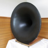 開口部 800mm の大口径円形ホーンです。