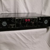 製品背面です。強制空冷ファンつきです。