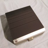 製品に目立つ傷などはありませんが、表装からはある程度の時間経過を感じます。