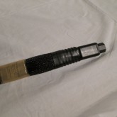 機器側のコネクター(IEC320/C15)が小さく見えるほどの存在感です。