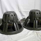 製品を横から見た写真です。重厚な造りです。