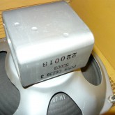 ユニット後部の製品表示の拡大写真です。