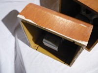 塗料はこの固体が以前使われていた場所の周辺部の塗装の際についたものと推測されます。