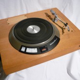 ダブルアームに拡張可能なレコードプレーヤーです。