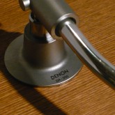 アームは DA-305 です。調整はシンプル、アナログ初心者でも扱いやすいアームです。