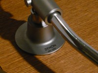 アームは DA-305 です。調整はシンプル、アナログ初心者でも扱いやすいアームです。