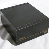 製品に目立つ傷などはありませんが、些細な擦り傷などはご容赦ください。