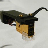 [ER] のロゴが美しい限定モデルです。