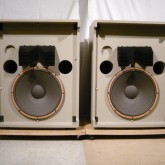 JBL 4300 シリーズはこのモデルから始まりました。