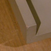 角部に小さなダメージがあります。