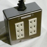 ケーブル・タップはオヤイデ電気製のものが付属しています。