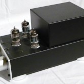 真空管構成は12AU7×3(phono EQ 用×2、pre-out用×1)です。