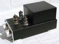 真空管構成は12AU7×3(phono EQ 用×2、pre-out用×1)です。