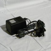 専用ACアダプターが付属します。これも日本製です。